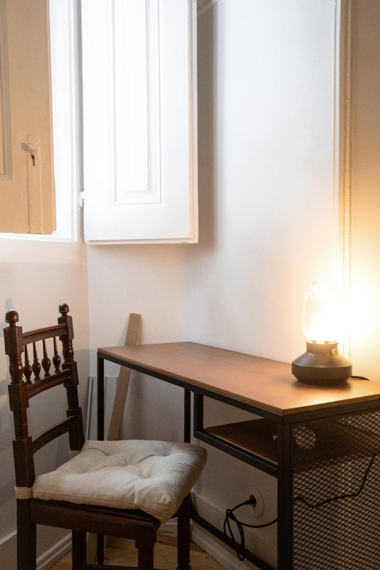 Apartment Charming 3-bedroom Retreat In The Heart Of