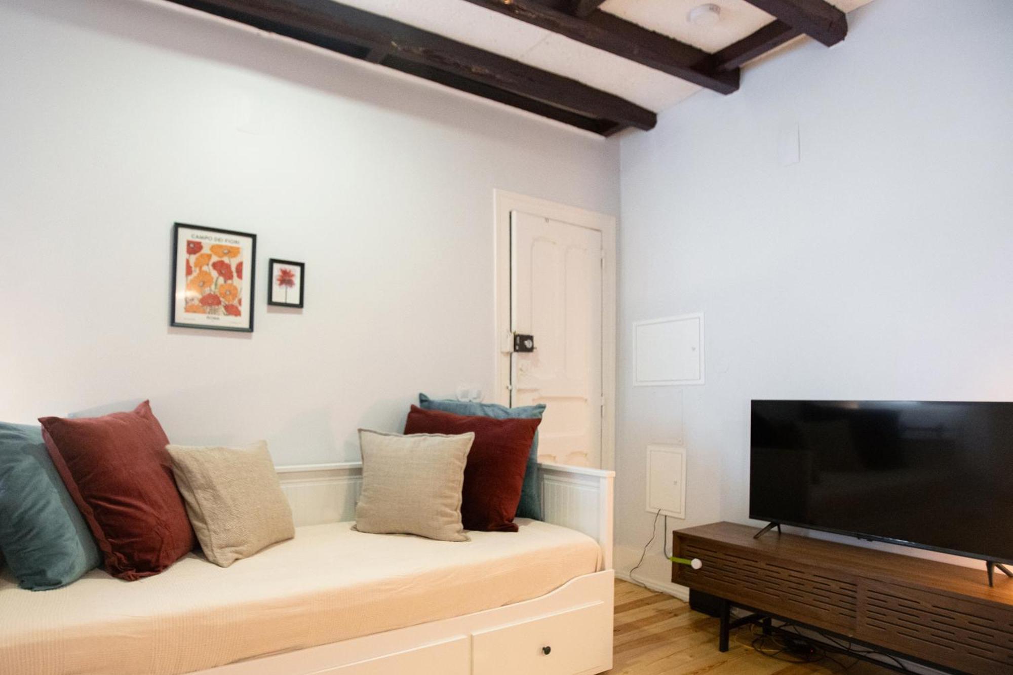 Apartment Charming 3-bedroom Retreat In The Heart Of Lissabon