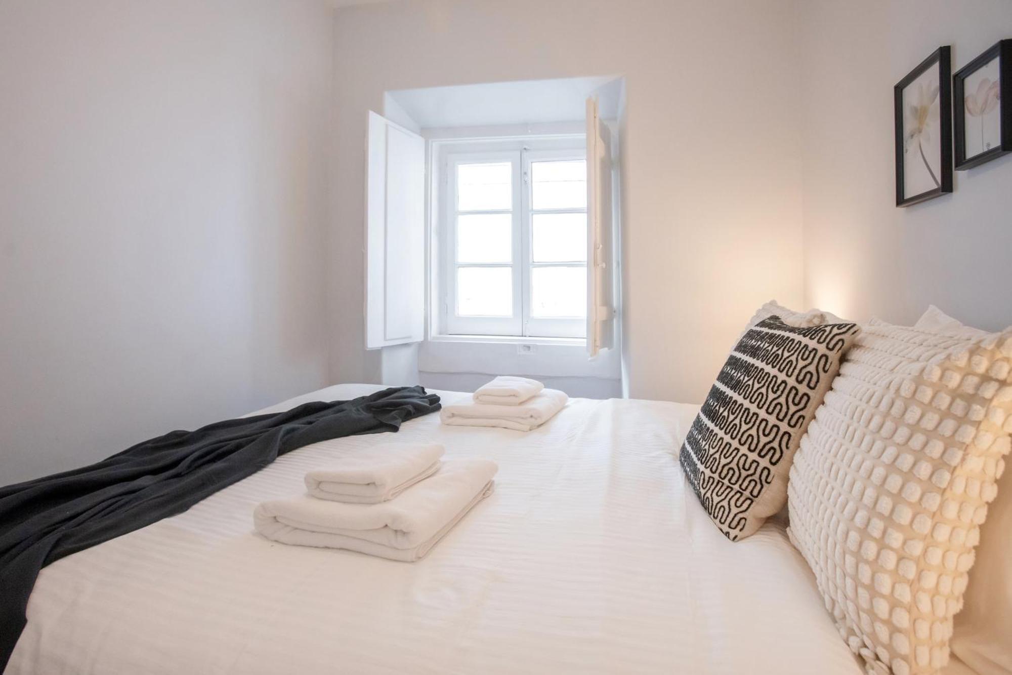 Charming 3-bedroom Retreat In The Heart Of Apartment