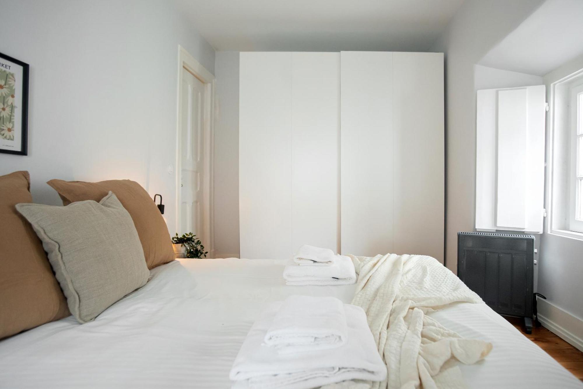 Charming 3-bedroom Retreat In The Heart Of Apartment
