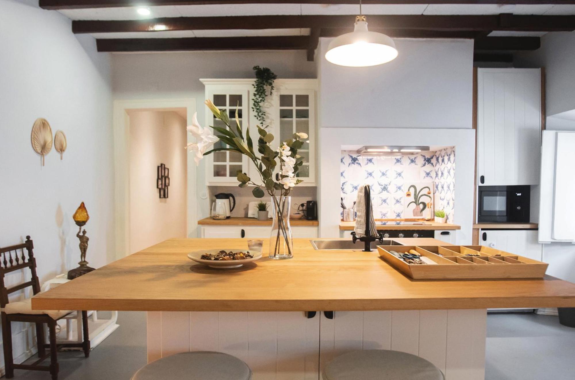 Charming 3-bedroom Retreat In The Heart Of Apartment Lissabon