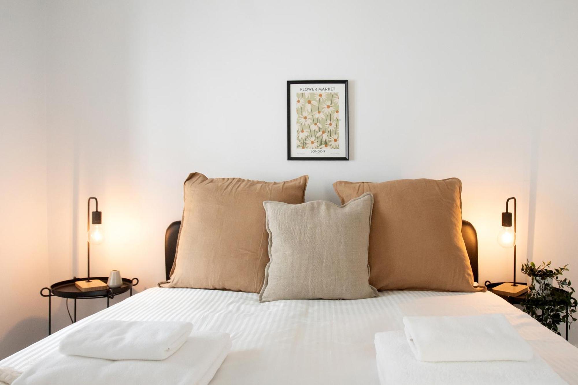 Charming 3-bedroom Retreat In The Heart Of Apartment